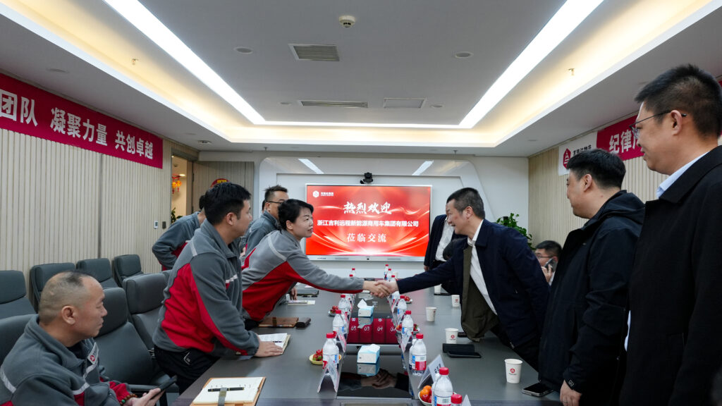 吉利商用车集团莅临cq9物流进行交流